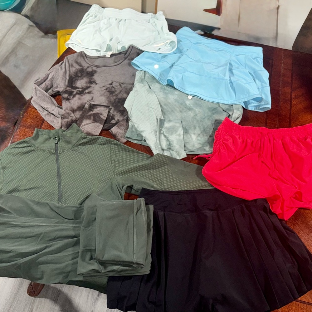 Lululemon and Other High End Items mystery box as well as GRAND GIVIE. READ BELO - Picture 6 of 15
